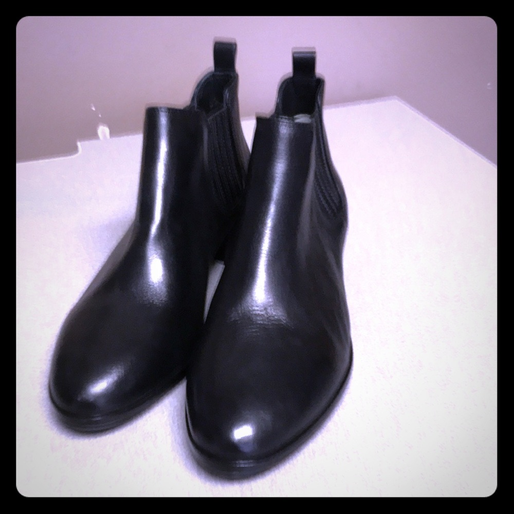 Black short boots